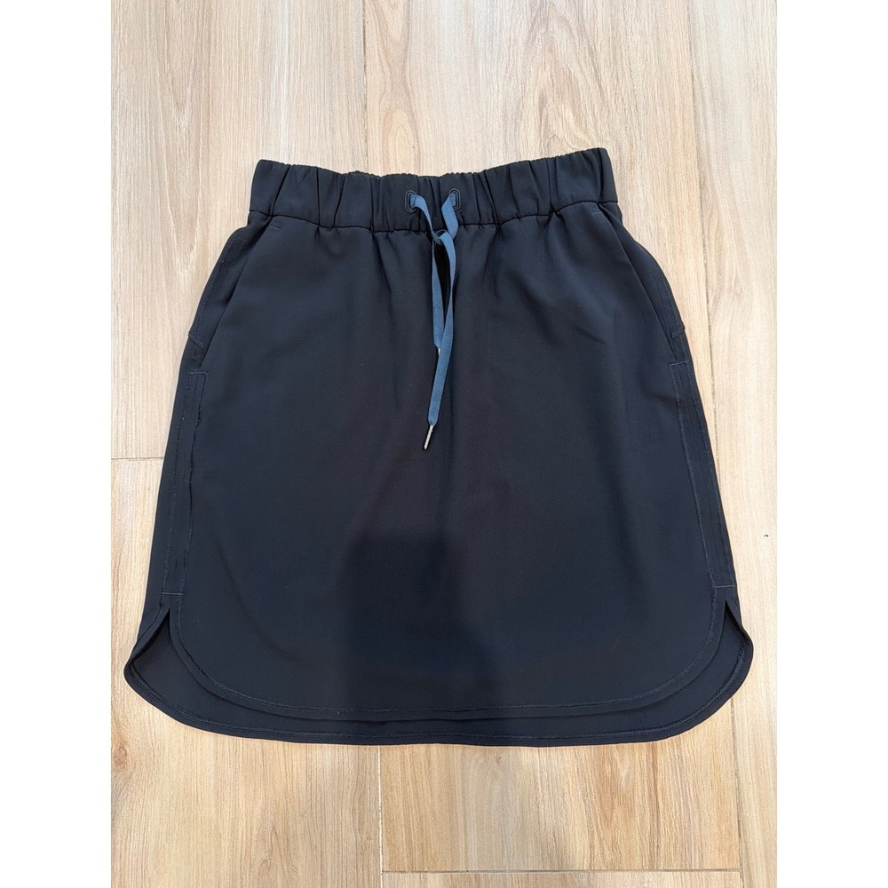 Lululemon On the Fly Skirt Black Luxtreme Travel‎ Commute Mini Skirt Size 6